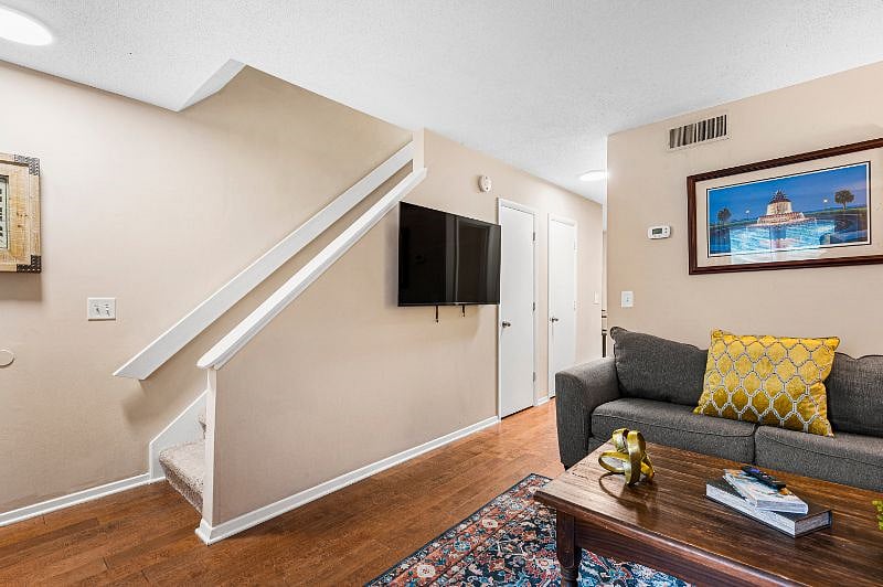 Furnished Finder property 420713_1 photo 4