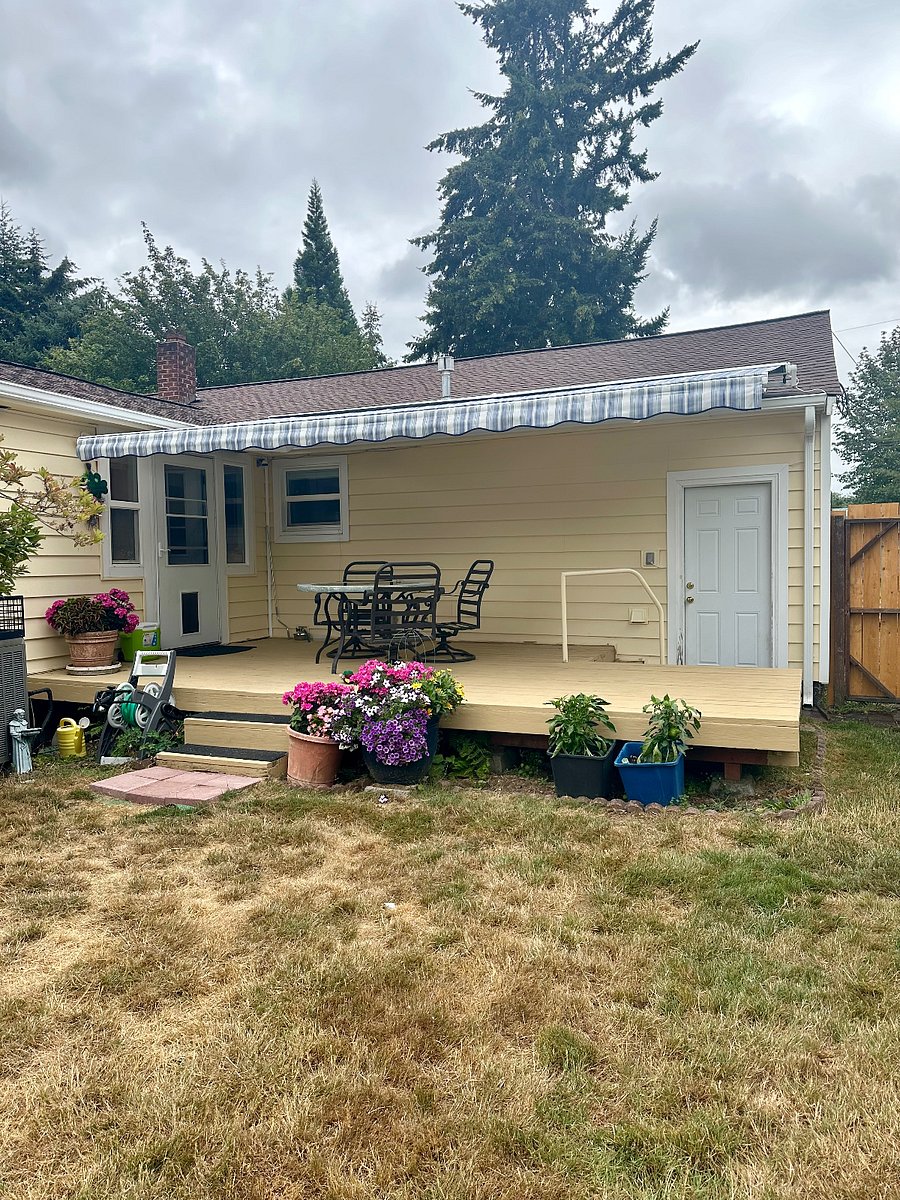 Deck with retractable awning