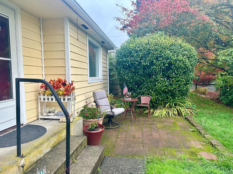 Front patio with sunrise!
