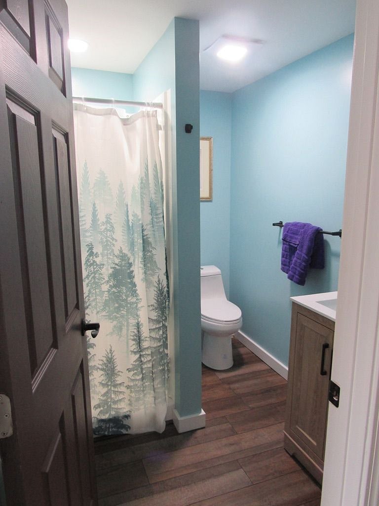 3 piece bathroom w/ shower