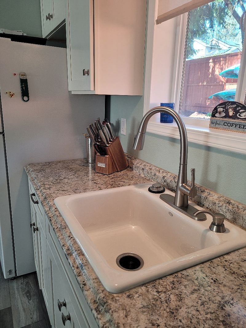 Full size kitchen sink