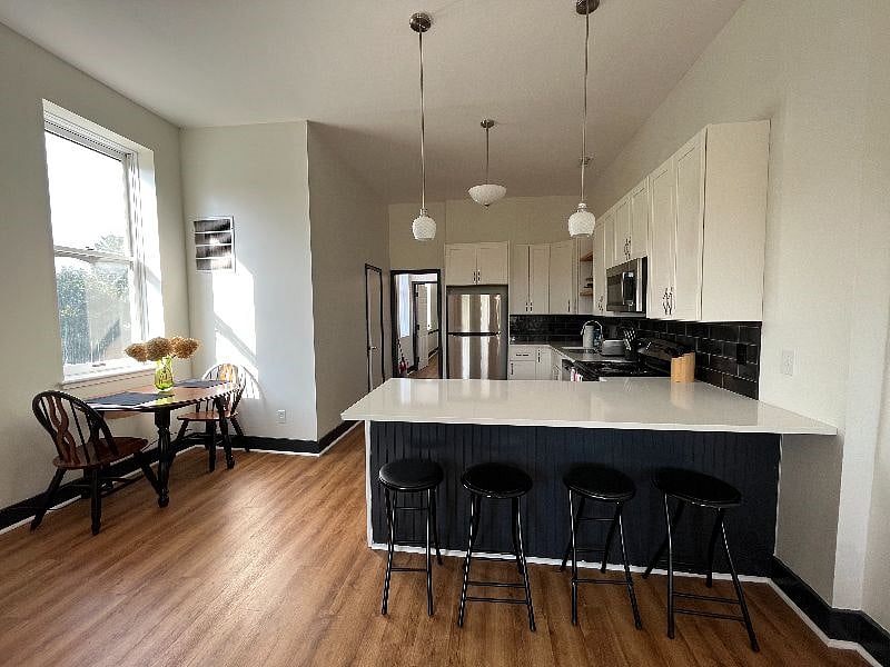 Abundant natural light which, combined with the high ceilings, gives a fabulous feeling of spaciousness.