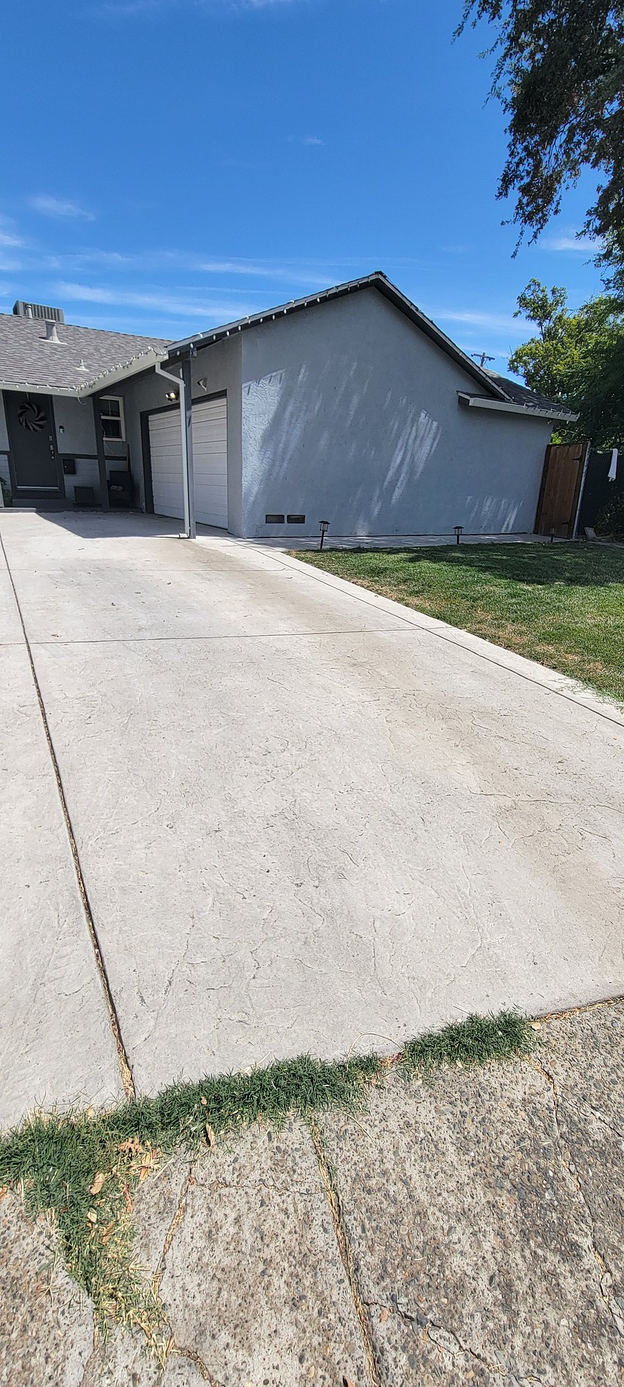 1 assigned parking spot (plus street parking)