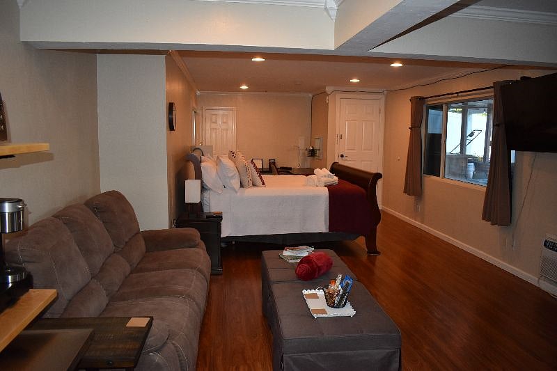 Reclining Couch, TV, wi-fi, ethernet, makeup table/workstation.