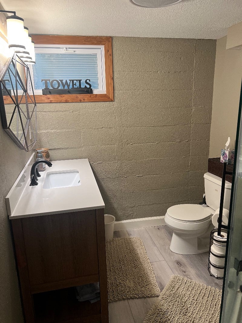 LL Suite Full bath