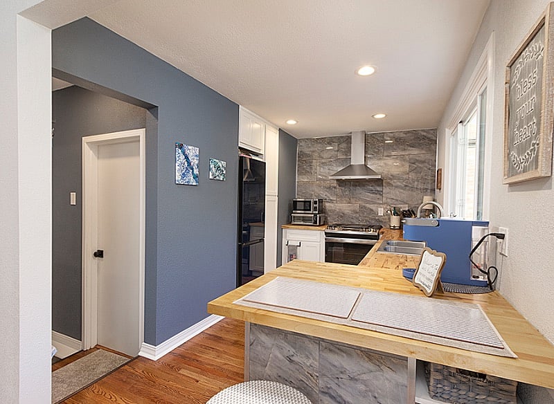 Breakfast bar seating for 2 looking from eat in area to Kitchen