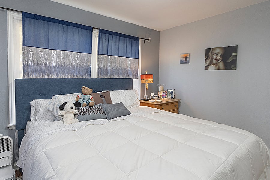 Main 1st floor bedroom