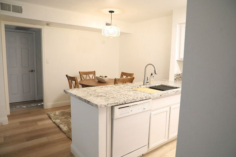 Furnished Finder property 421427_1 photo 2