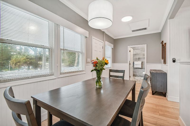 dining/entry