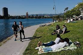 Lake Merritt just a few blocks away