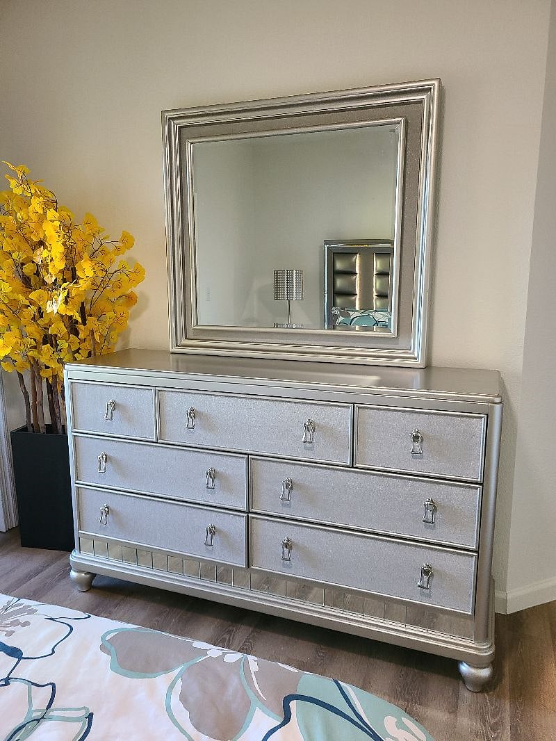 Brand new dresser & lighted mirror