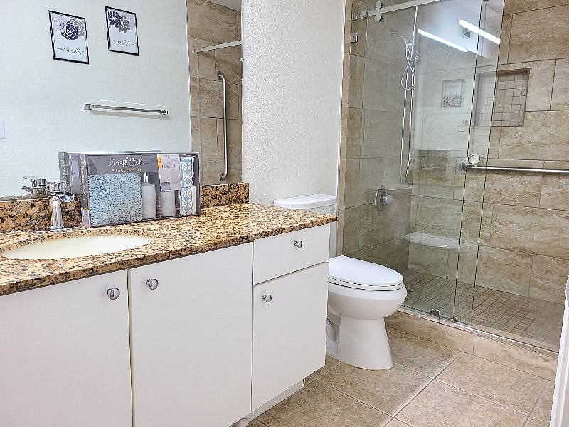 Bath vanity with granite counters
