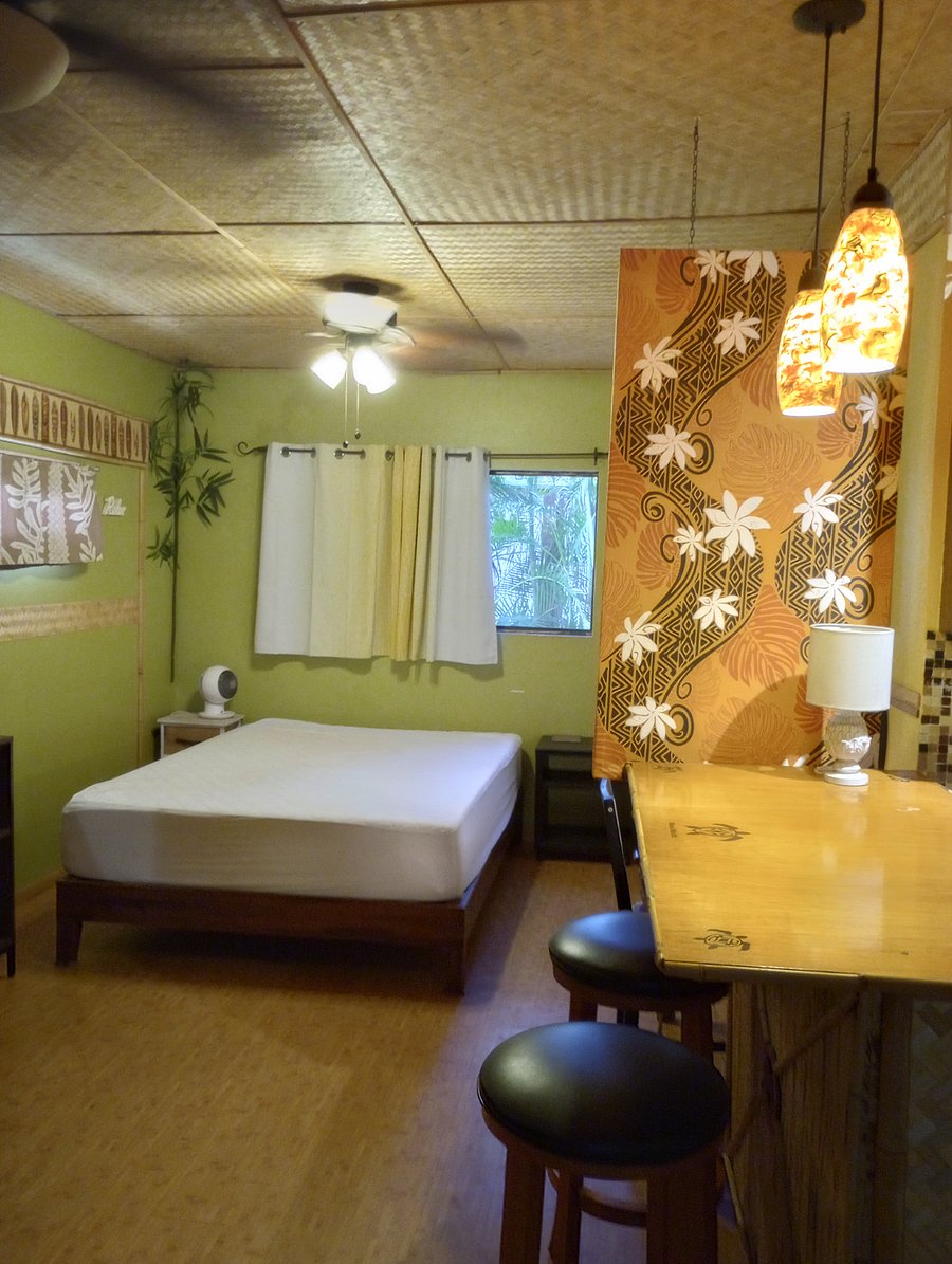 Queen memory Bed w/palms breezy view
