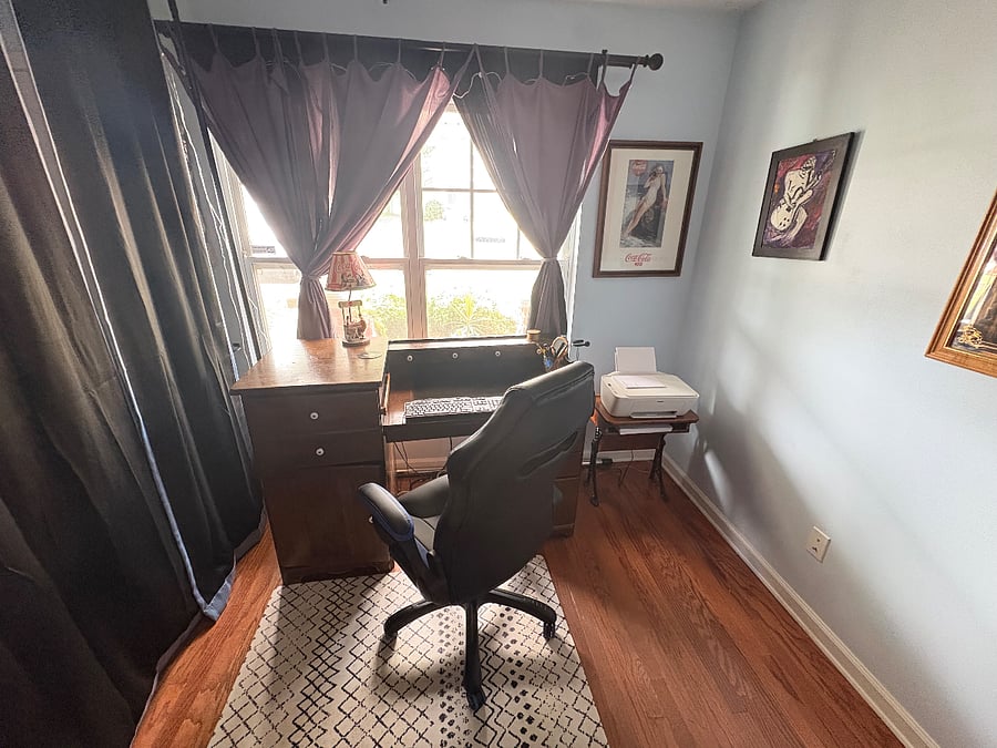 Extra room as office area.