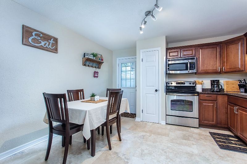 Furnished Finder property 421883_1 photo 5