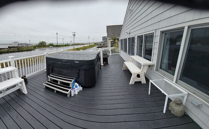 Deck with hot tub and grill