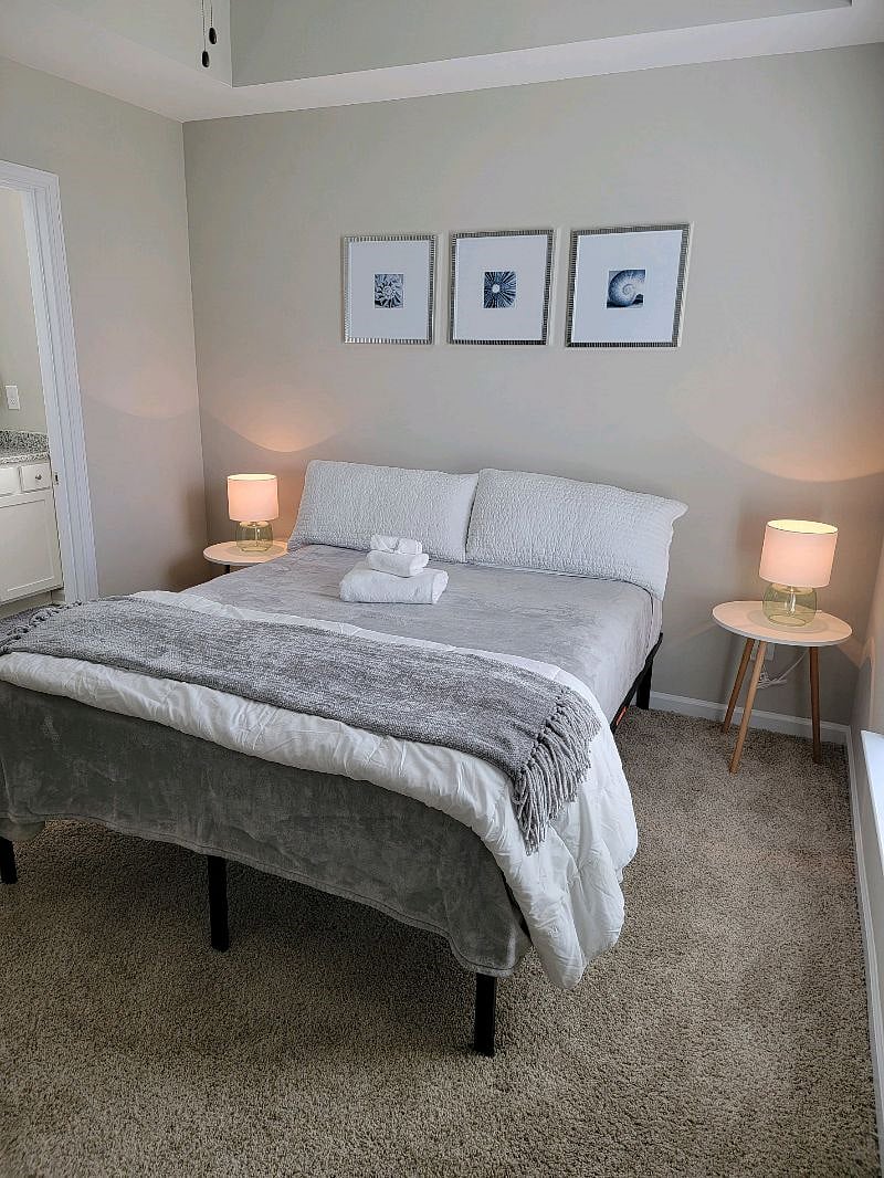 Comfortable and relaxing primary Queen bedroom with ensuite bathroom.