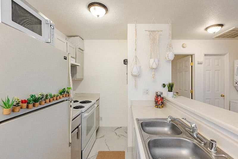 Furnished Finder property 422064_1 photo 8