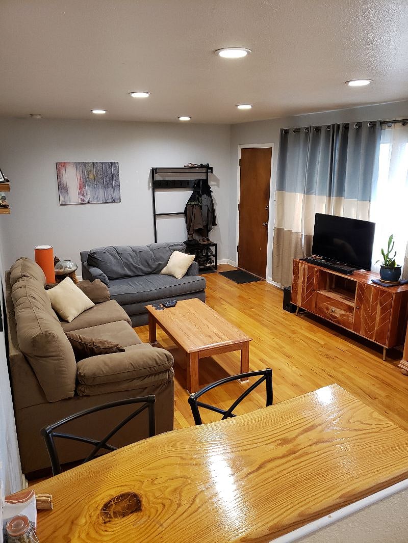 Furnished Finder property 422086_1 photo 3