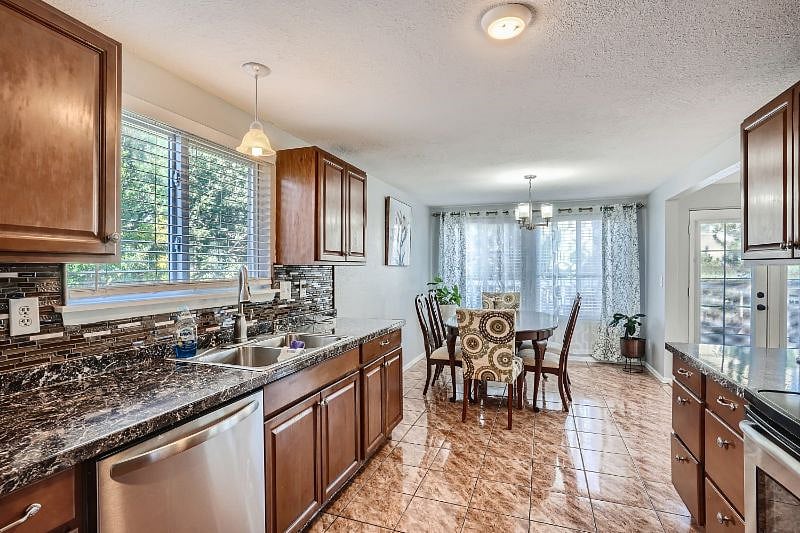 Furnished Finder property 422102_1 photo 7