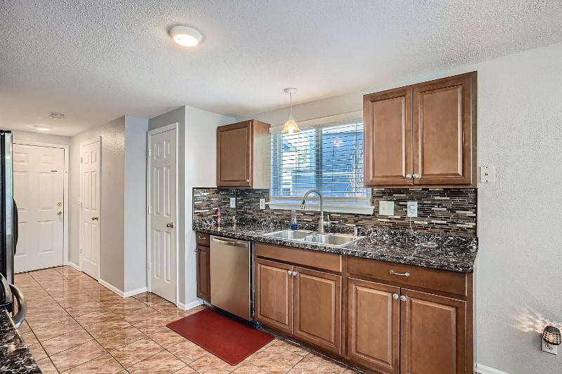 Furnished Finder property 422102_1 photo 8