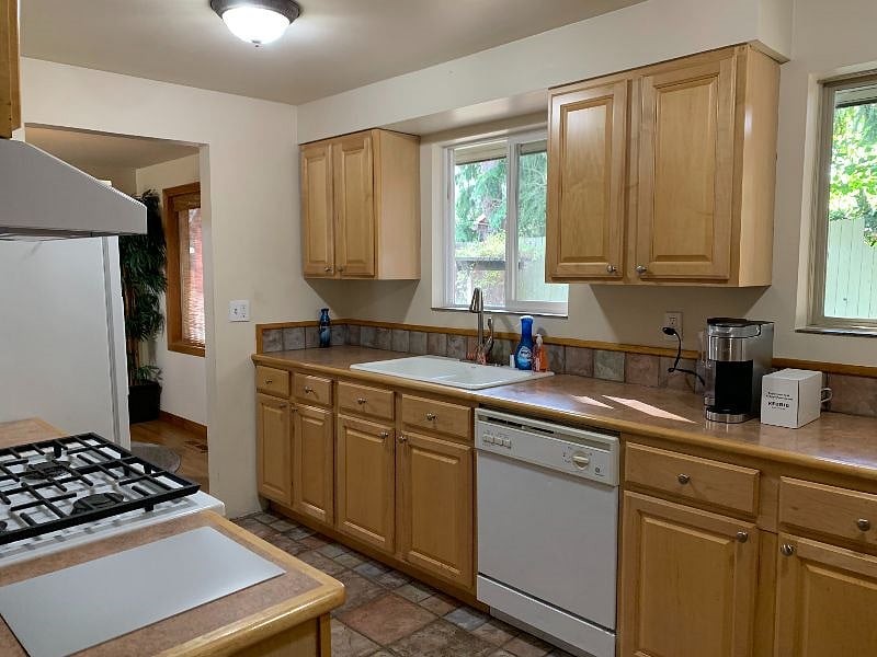 Furnished Finder property 422118_1 photo 7