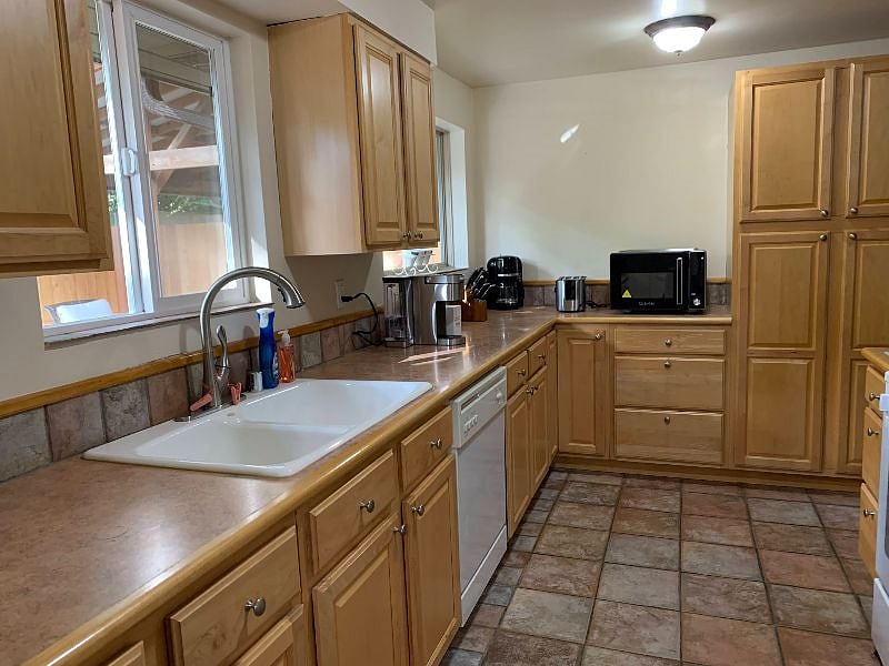 Furnished Finder property 422118_1 photo 6