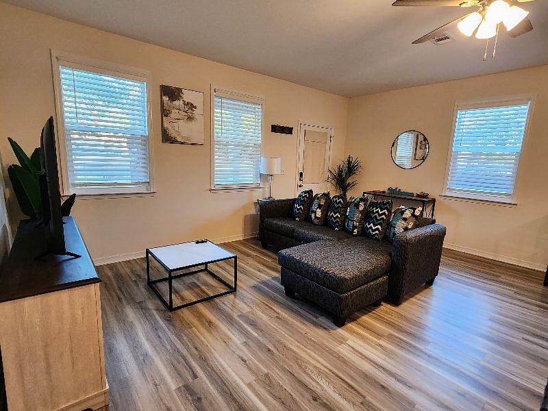 Furnished Finder property 422303_1 photo 15