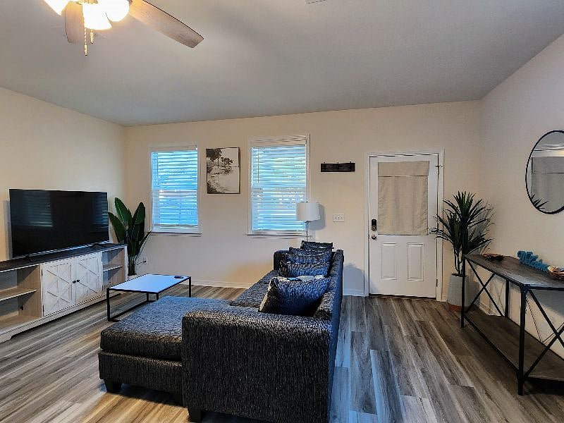 Furnished Finder property 422303_1 photo 12