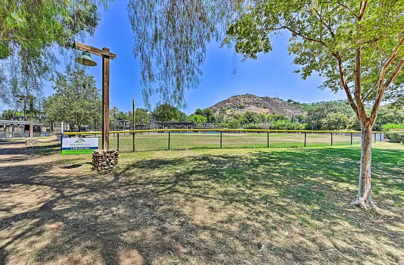 Furnished Finder property 422348_1 photo 17