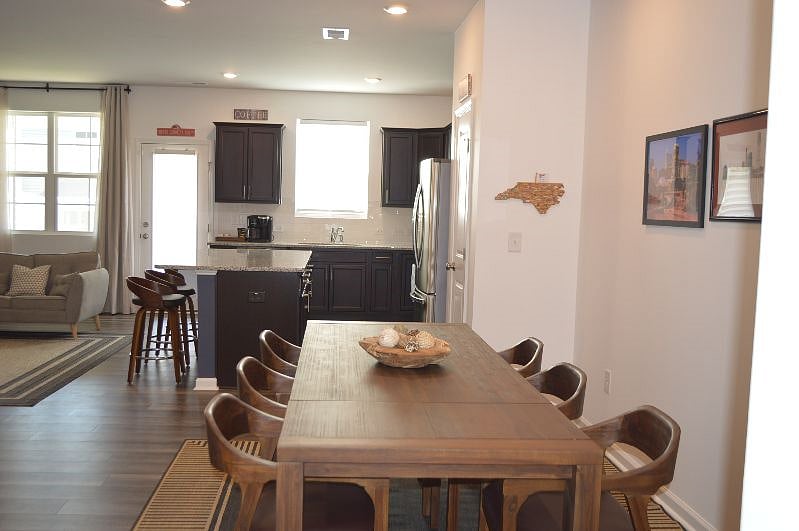 Furnished Finder property 422418_1 photo 4