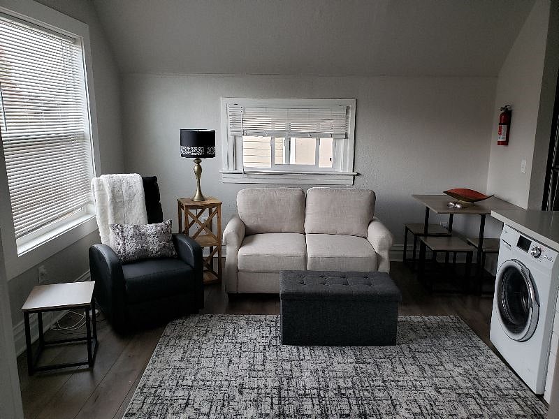 Furnished Finder property 422439_2 photo 3