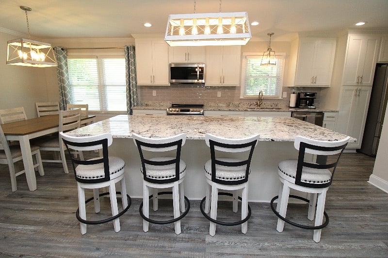 8ft Granite Island w/4 swivel chairs