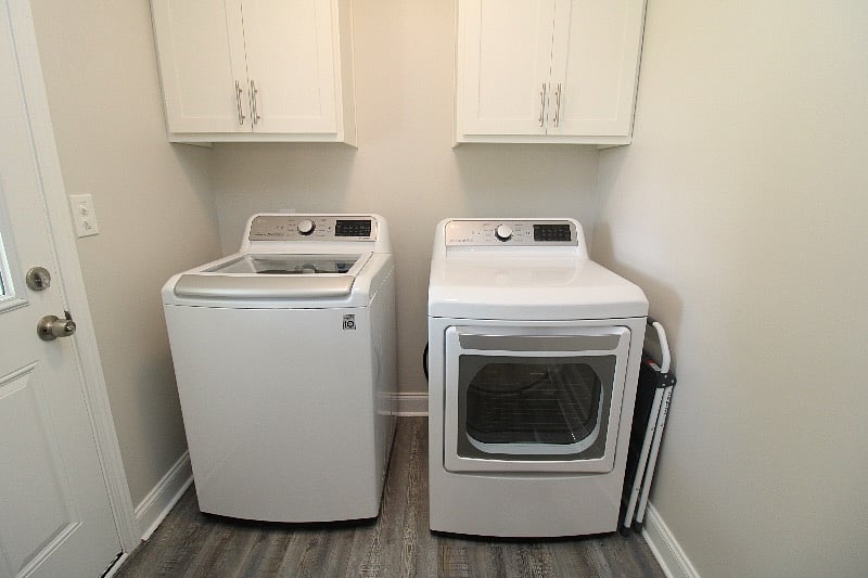 LG Large Capacity Washer & Dryer. We provide starter laundry pods & dryer sheets.