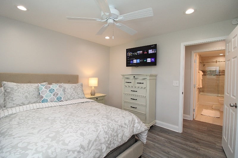 11ft x11ft Bedroom #3 Queen Bed w/Orthopedic Mattress. Huge closet w/blanket, luggage rack, laundry basket & hangers.