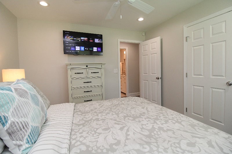 Bedroom #3 w/43" Samsung Smart TV