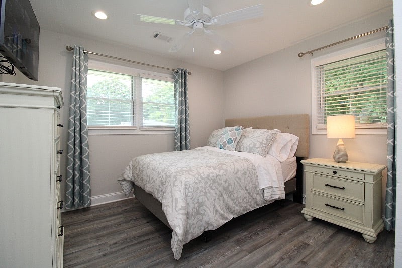 11ft x10ft Bedroom #4 Full XL Bed w/Orthopedic Mattress. Huge closet w/blanket, luggage rack, laundry basket & hangers.