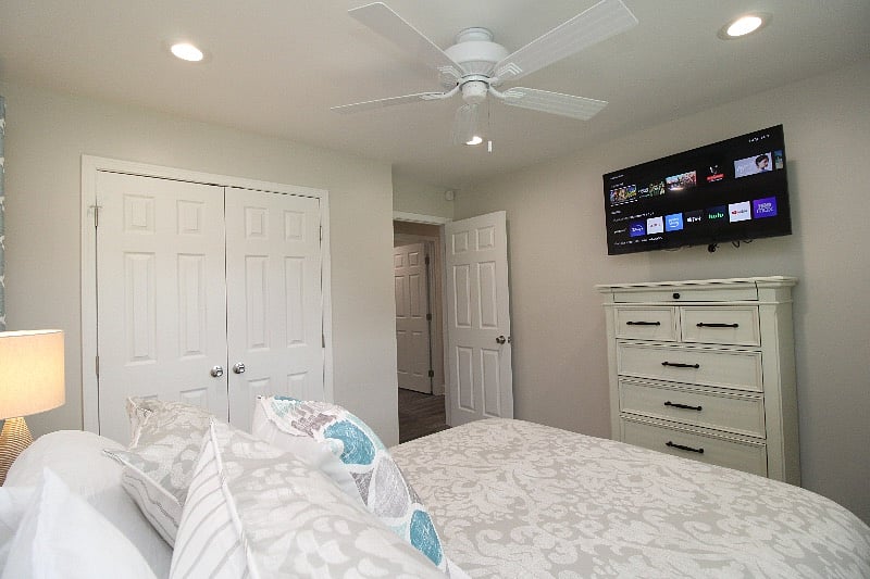 Bedroom #4 w/43" Samsung Smart TV