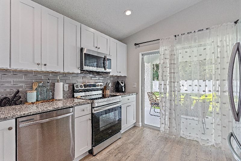 Furnished Finder property 422492_1 photo 20