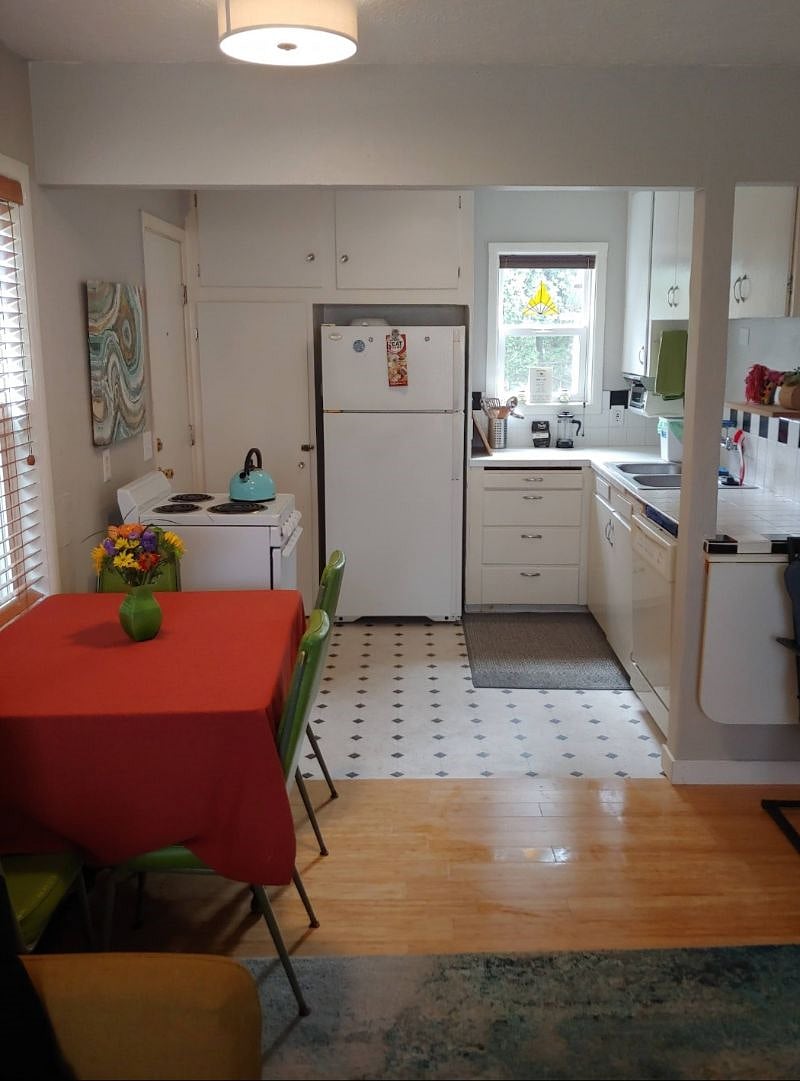Furnished Finder property 422533_1 photo 3