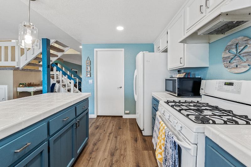 Furnished Finder property 422613_1 photo 10