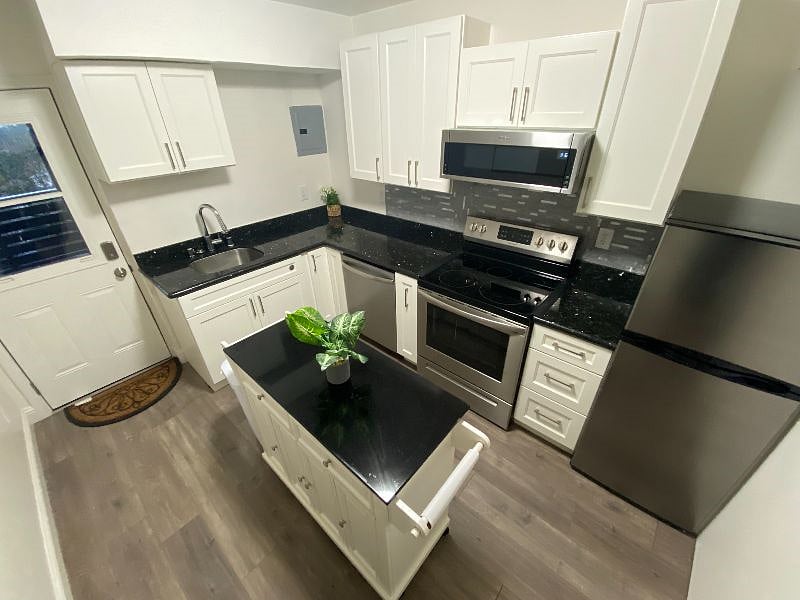 Furnished Finder property 422632_1 photo 16