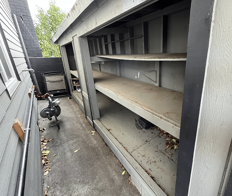 Side yard - lots of storage