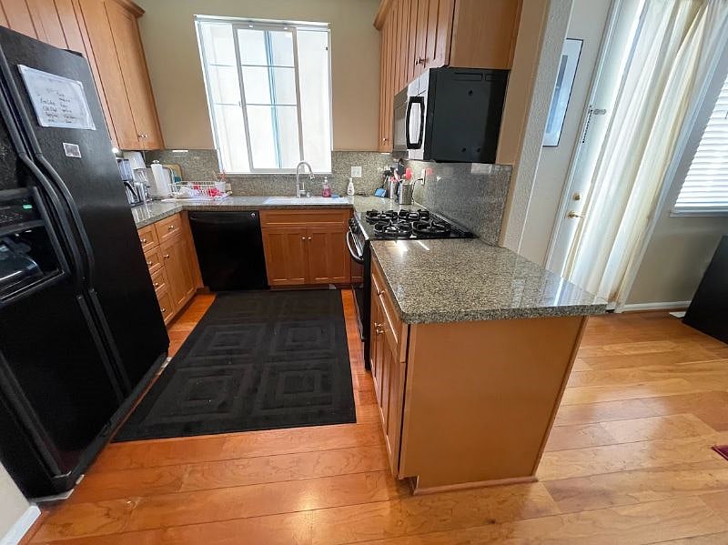 Furnished Finder property 422635_1 photo 4