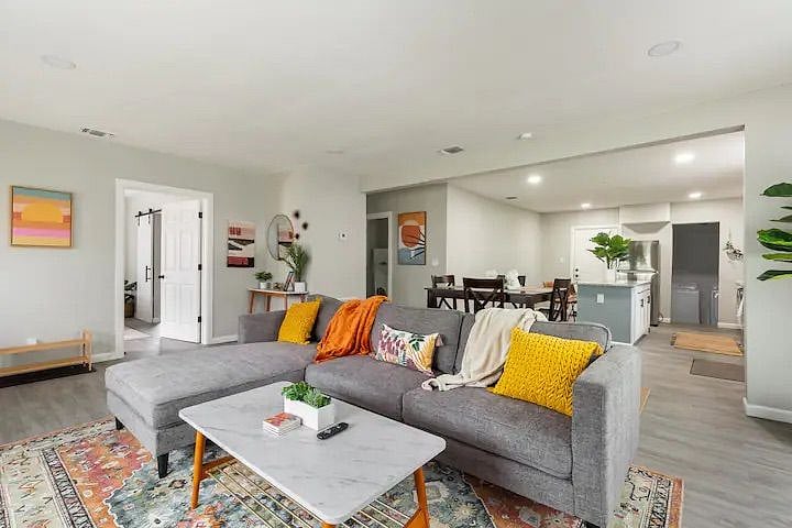 Furnished Finder property 422651_1 photo 4