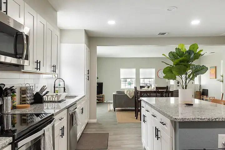 Furnished Finder property 422651_1 photo 7