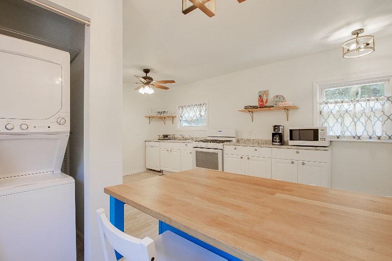 Furnished Finder property 422657_1 photo 12