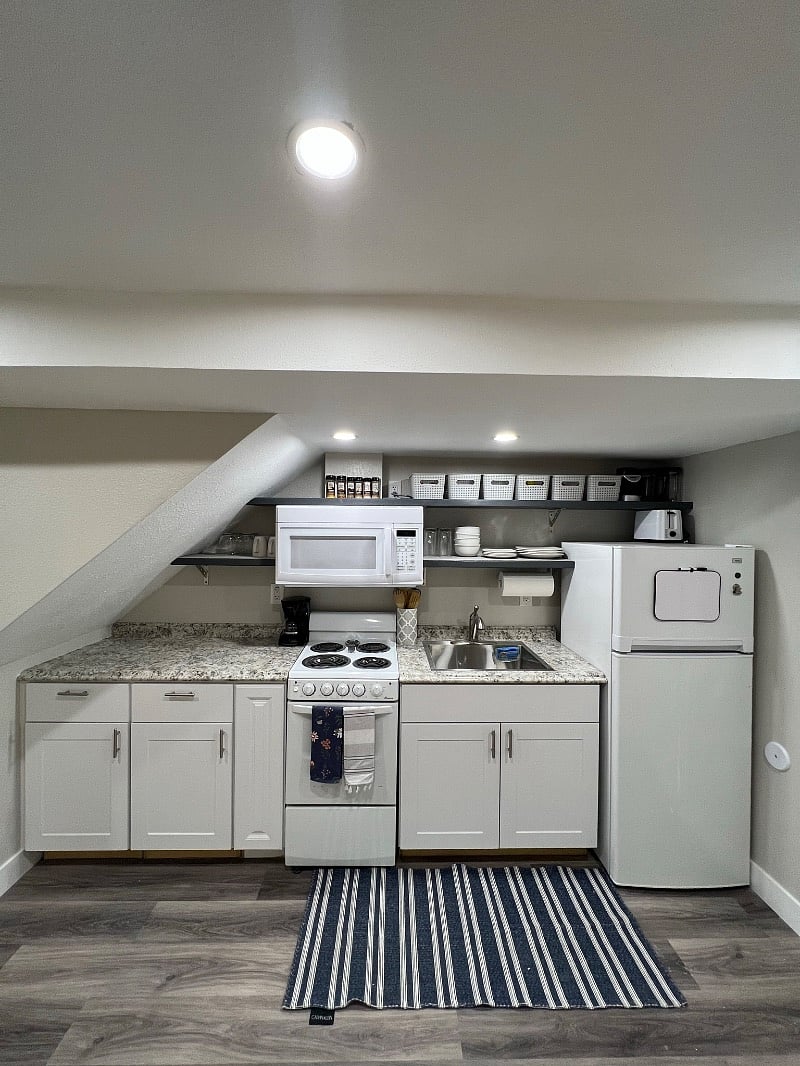 Beautifully 2022 remodeled kitchen with new appliances and everything you need (including spices!).