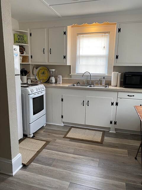 Furnished Finder property 422770_2 photo 4