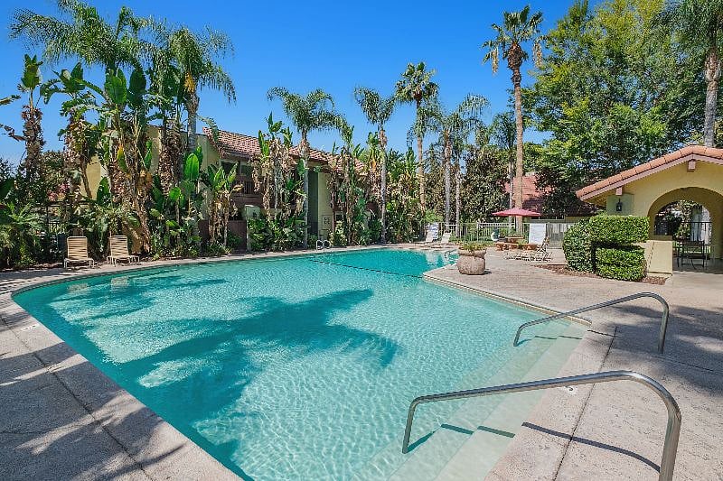 Furnished Finder property 422771_1 photo 2